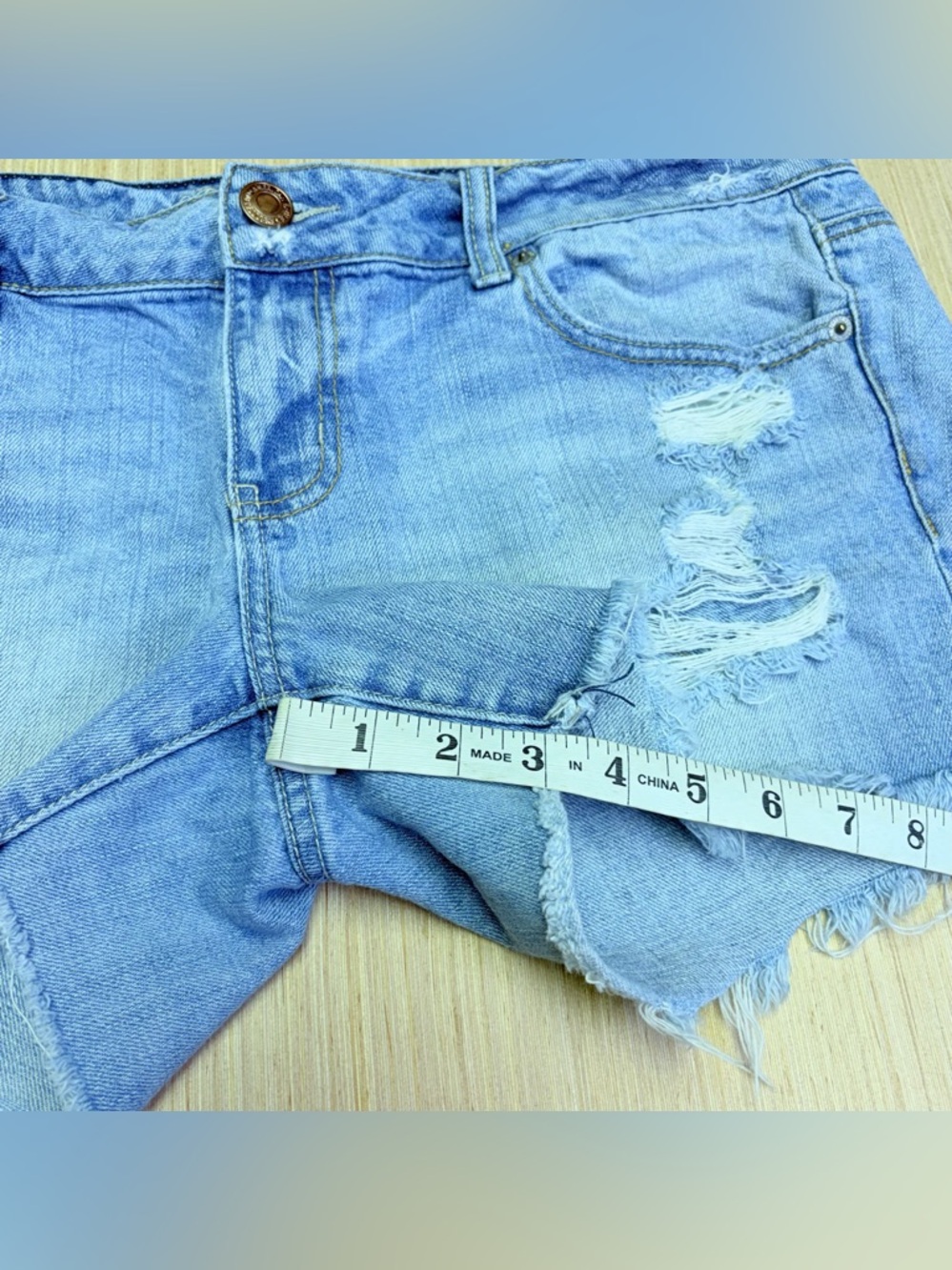 2011 American Eagle Low Rise Cut Off Denim Jean Shorts Womens 14 Distressed - Picture 4 of 9